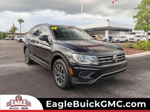 Deep Black Pearl Effect 2019 Volkswagen Tiguan 2.0T SE