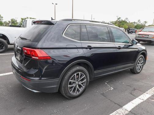 Deep Black Pearl Effect 2019 Volkswagen Tiguan 2.0T SE