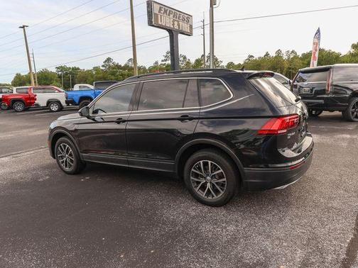 Deep Black Pearl Effect 2019 Volkswagen Tiguan 2.0T SE