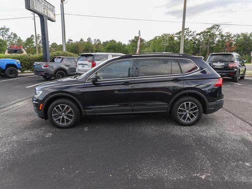 Deep Black Pearl Effect 2019 Volkswagen Tiguan 2.0T SE