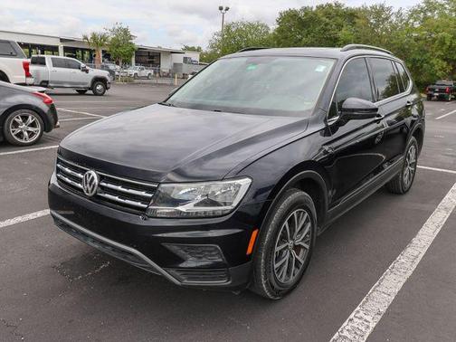 Deep Black Pearl Effect 2019 Volkswagen Tiguan 2.0T SE