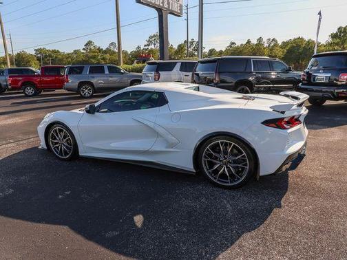 Arctic White 2025 Chevrolet Corvette Stingray w/3LT