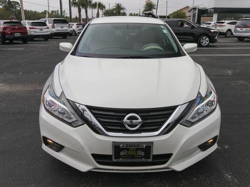 White 2017 Nissan Altima 2.5 SV