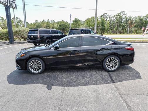 2023 Lexus ES 300h Luxury