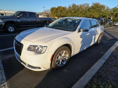 2023 Chrysler 300 Touring