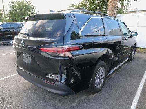 2021 Toyota Sienna XLE