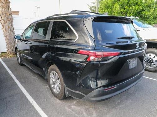 2021 Toyota Sienna XLE