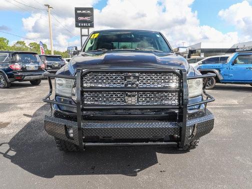 Brilliant Black Crystal Pearlcoat 2017 RAM 1500 Laramie