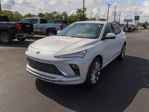 White Frost Tri-Coat 2026 Buick Envista Avenir