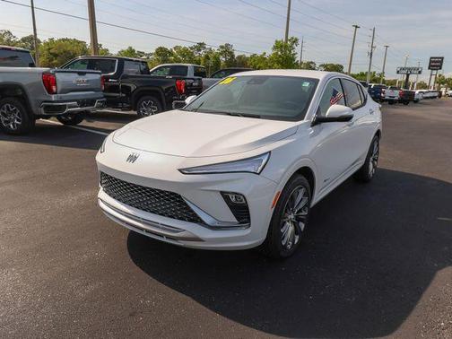 White Frost Tri-Coat 2026 Buick Envista Avenir