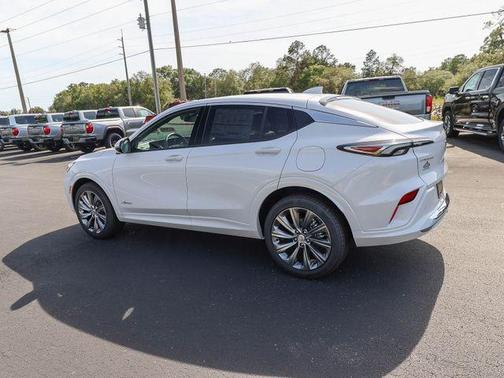 White Frost Tri-Coat 2026 Buick Envista Avenir