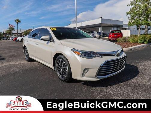 White 2018 Toyota Avalon XLE