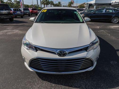 White 2018 Toyota Avalon XLE