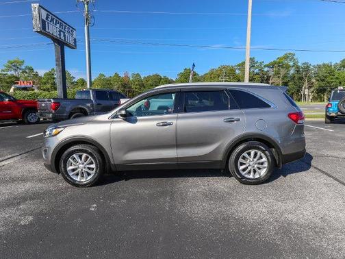 Titanium Silver 2017 Kia Sorento LX
