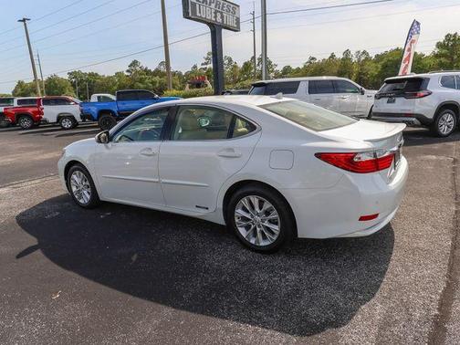 White 2013 Lexus ES 300h Base