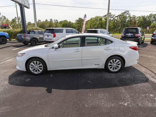 White 2013 Lexus ES 300h Base