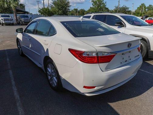 White 2013 Lexus ES 300h Base