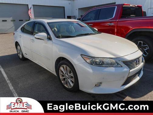 White 2013 Lexus ES 300h Base