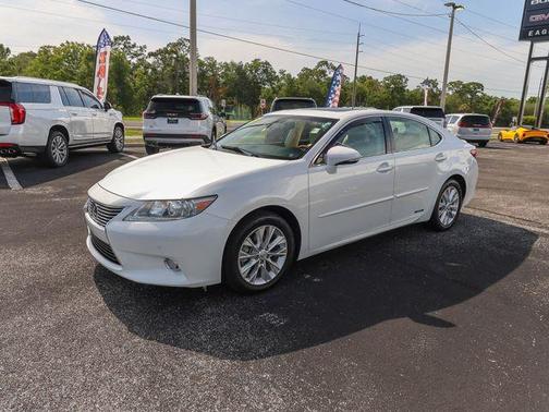 White 2013 Lexus ES 300h Base