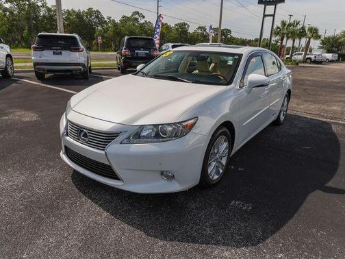 White 2013 Lexus ES 300h Base
