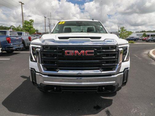 Summit White 2025 GMC Sierra 2500 Pro