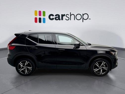 2025 Volvo XC40 B5 Core Bright Theme
