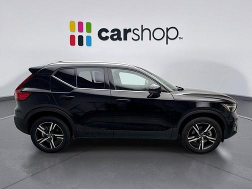 2025 Volvo XC40 B5 Core Bright Theme