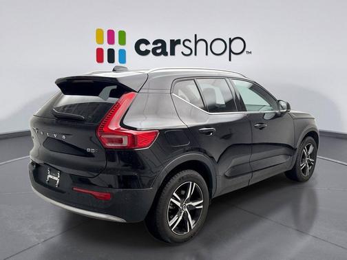 2025 Volvo XC40 B5 Core Bright Theme
