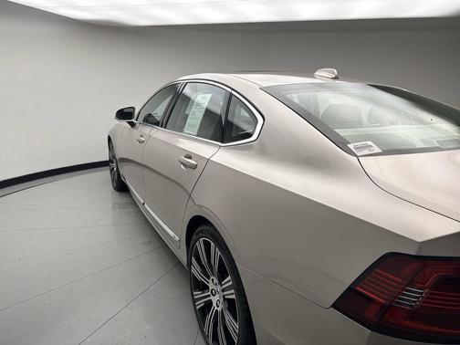 2023 Volvo S90 B6 Plus