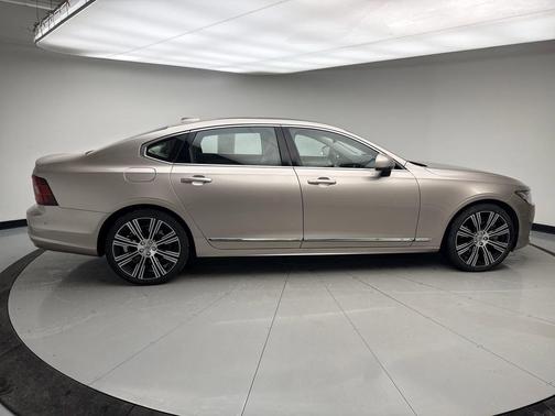 2023 Volvo S90 B6 Plus
