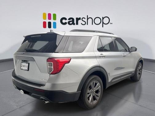 ICONIC SILVER METALLIC 2023 Ford Explorer XLT