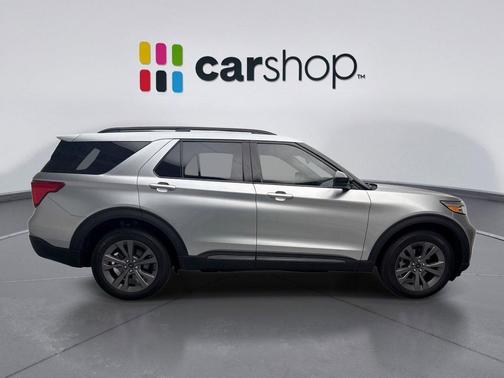 ICONIC SILVER METALLIC 2023 Ford Explorer XLT