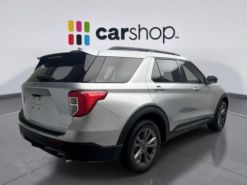 ICONIC SILVER METALLIC 2023 Ford Explorer XLT