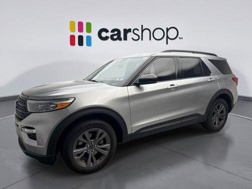 ICONIC SILVER METALLIC 2023 Ford Explorer XLT