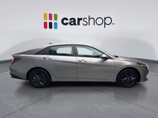 Fluid Metal 2023 Hyundai ELANTRA SEL