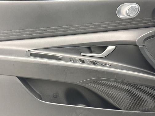 Fluid Metal 2023 Hyundai ELANTRA SEL