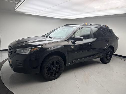 Crystal Black Silica 2022 Subaru Outback Wilderness