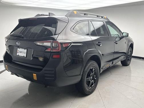 Crystal Black Silica 2022 Subaru Outback Wilderness