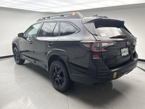 Crystal Black Silica 2022 Subaru Outback Wilderness