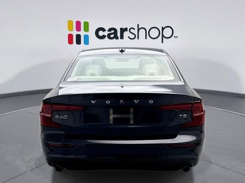 2021 Volvo S60 T5 Momentum