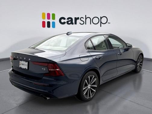 2021 Volvo S60 T5 Momentum
