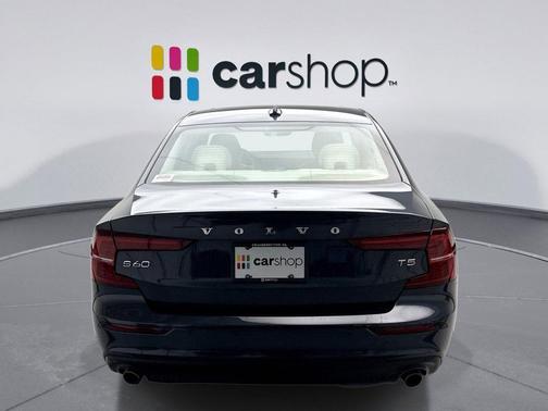 2021 Volvo S60 T5 Momentum