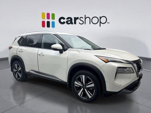 Pearl White Tricoat 2023 Nissan Rogue SL