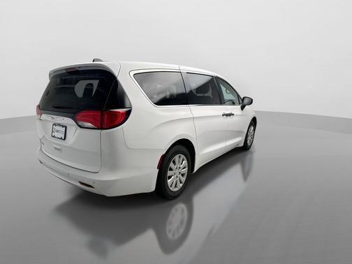 2021 Chrysler Voyager L