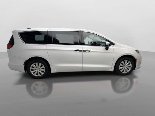 2021 Chrysler Voyager L