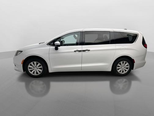 2021 Chrysler Voyager L
