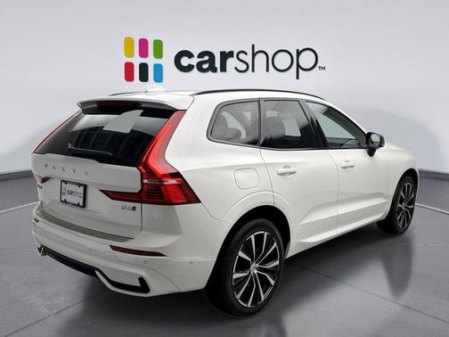 2023 Volvo XC60 B6 Ultimate Dark Theme