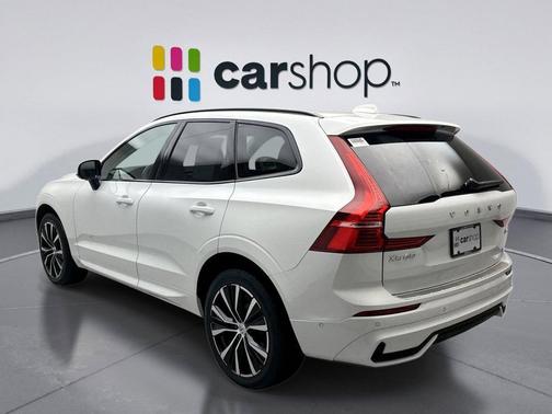 2023 Volvo XC60 B6 Ultimate Dark Theme