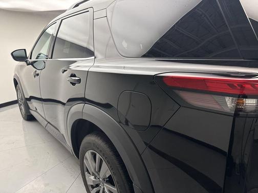 2022 Nissan Pathfinder SV 4WD