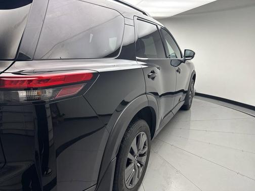 2022 Nissan Pathfinder SV 4WD